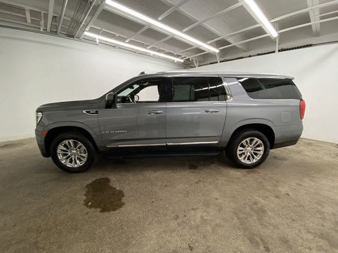 Used 2021 GMC Yukon XL SLT w/ SLT Luxury Plus Package image 3