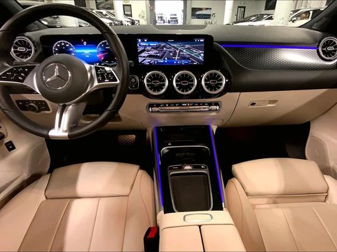 Used 2025 Mercedes-Benz GLA 250 4MATIC image 14