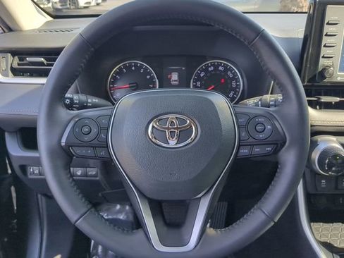 Used 2022 Toyota RAV4 XLE Premium image 30