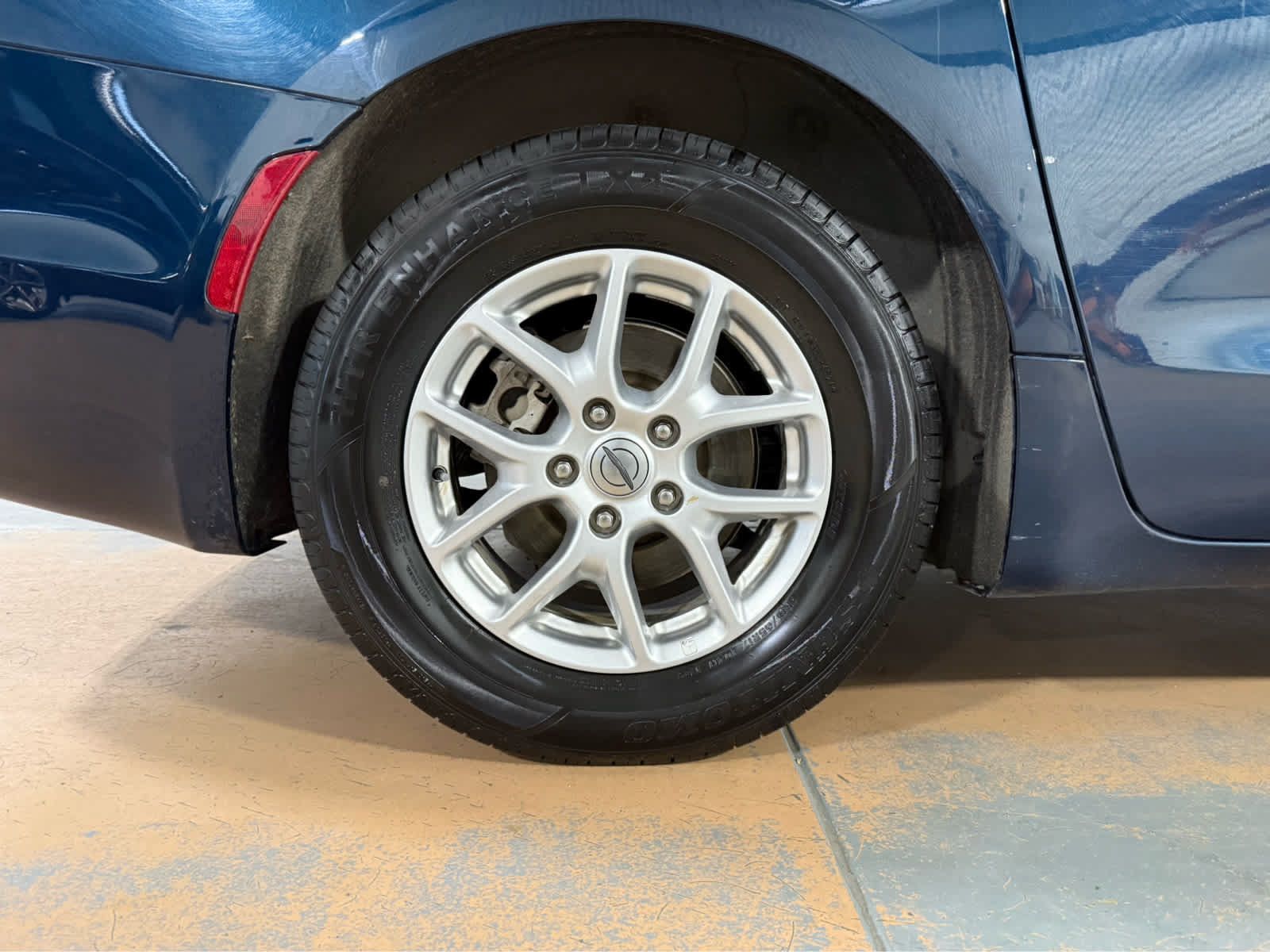 Used 2023 Chrysler Pacifica Touring-L FWD image 9