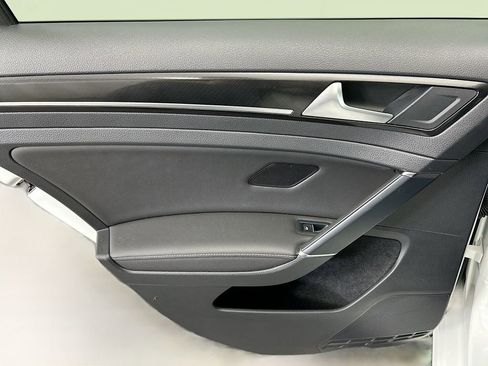 Used 2019 Volkswagen Golf R 4-Door image 25