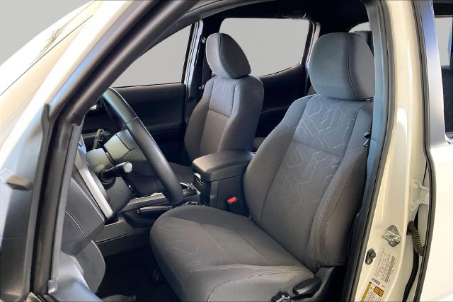 Used 2019 Toyota Tacoma TRD Off-Road w/ Technology Package AWD/4WD image 15