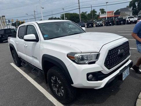 Used 2018 Toyota Tacoma TRD Off-Road w/ Technology Package AWD/4WD image 1