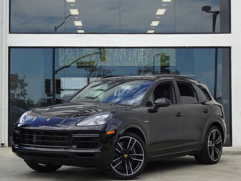 Used 2023 Porsche Cayenne Turbo S AWD/4WD image 11