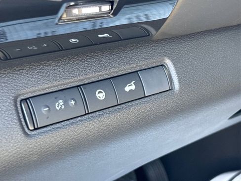 New 2025 Nissan Pathfinder SV image 29