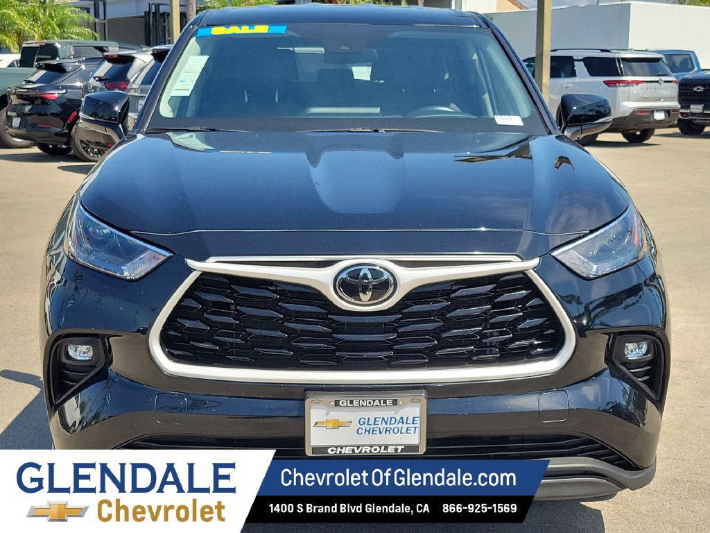 Used 2024 Toyota Highlander LE AWD/4WD image 16
