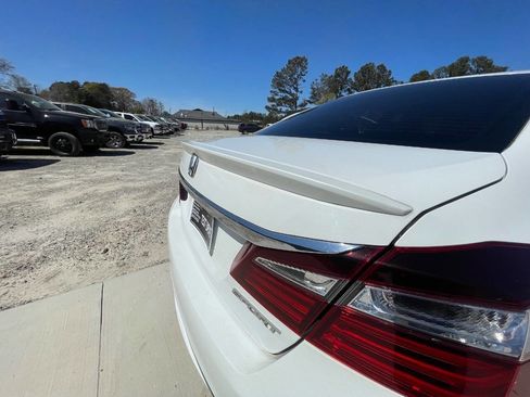 Used 2017 Honda Accord Sport image 19