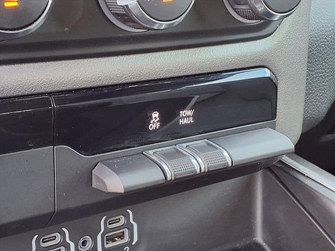 Used 2023 RAM 1500 Big Horn image 29