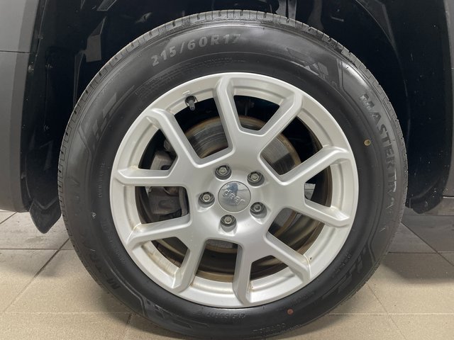 Used 2020 Jeep Renegade Latitude w/ Cold Weather Group AWD/4WD image 7
