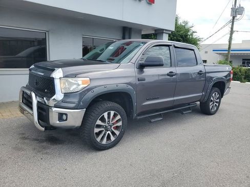 Used 2017 Toyota Tundra SR5 w/ SR5 Upgrade Package AWD/4WD image 12