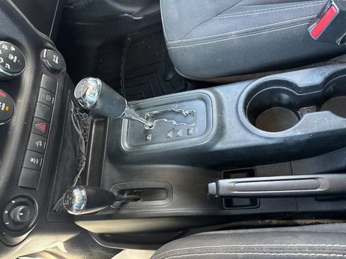 Used 2018 Jeep Wrangler Unlimited Sahara AWD/4WD image 24
