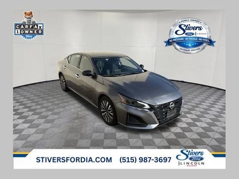 Used 2024 Nissan Altima 2.5 SV FWD image 1