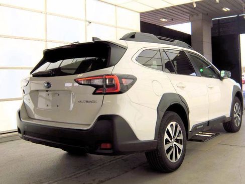Used 2023 Subaru Outback Premium AWD/4WD image 3