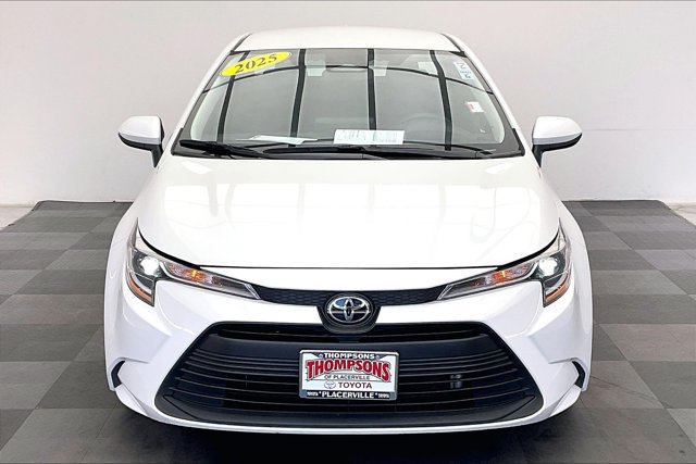 Used 2025 Toyota Corolla LE FWD image 2