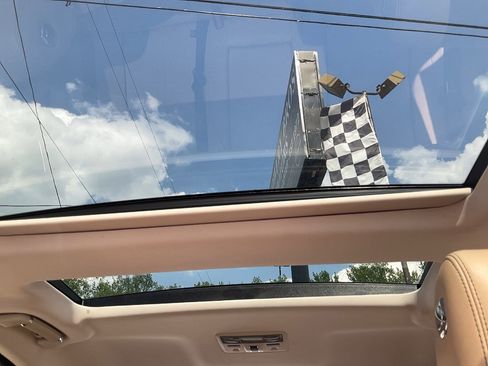 Used 2017 Jaguar XJ R-Sport image 21