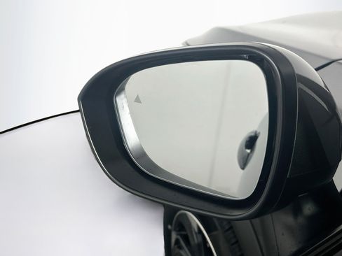 Used 2025 Nissan Rogue SV FWD image 16
