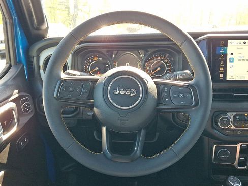Used 2024 Jeep Wrangler Unlimited Sport AWD/4WD image 16