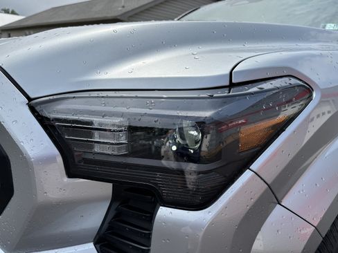 Used 2025 Toyota Tacoma SR AWD/4WD image 9