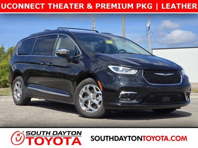 Used 2021 Chrysler Pacifica Limited w/ Uconnect Theater Family Group