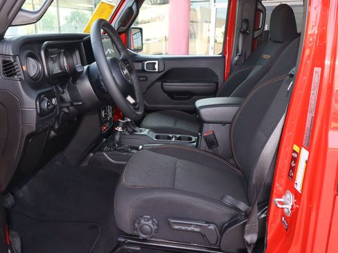 Used 2026 Jeep Gladiator Mojave AWD/4WD image 15