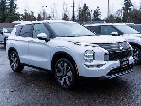 New 2026 Mitsubishi Outlander SE image 1