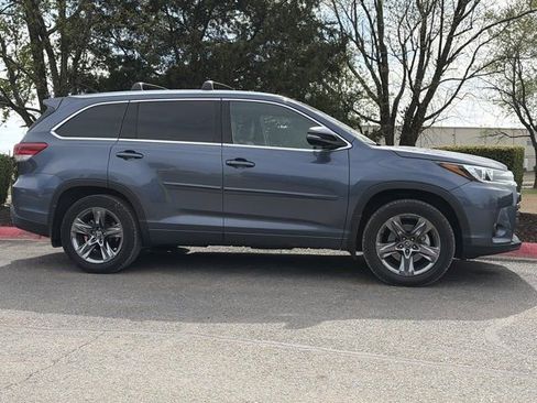 Used 2019 Toyota Highlander Limited Platinum image 2