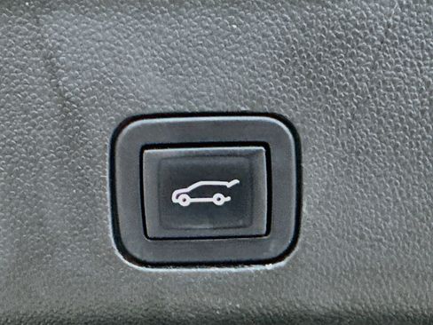 Used 2023 GMC Yukon SLT AWD/4WD image 33