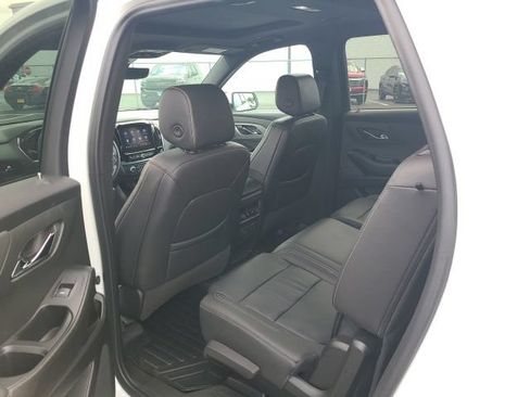 Used 2022 Chevrolet Traverse LT w/ LT Premium Package AWD/4WD image 13
