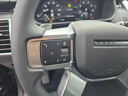 New 2025 Land Rover Discovery S image 19