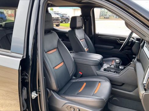 Certified 2025 GMC Sierra 1500 AT4 w/ AT4 Premium Package AWD/4WD image 8