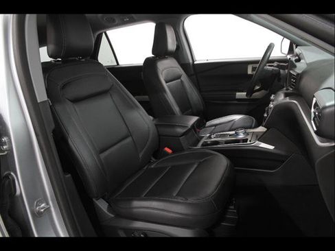 Certified 2023 Ford Explorer XLT w/ Equipment Group 202A AWD/4WD image 17