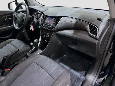 Used 2020 Chevrolet Trax LT image 28