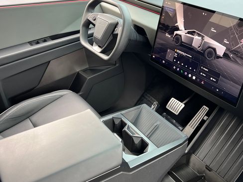 Used 2024 Tesla Cybertruck AWD Crew Cab image 17