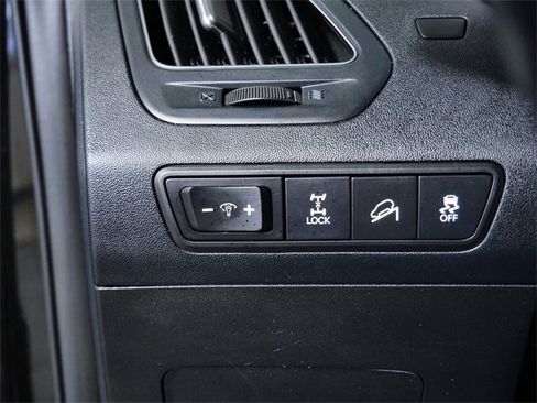 Used 2015 Hyundai Tucson SE image 23