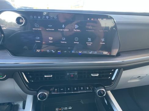 Used 2025 Chevrolet Tahoe Premier AWD/4WD image 16