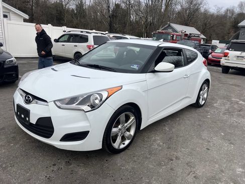 Used 2015 Hyundai Veloster image 4