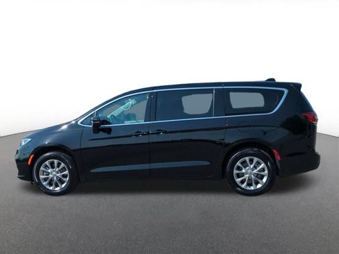 Used 2024 Chrysler Pacifica Touring-L AWD/4WD image 3