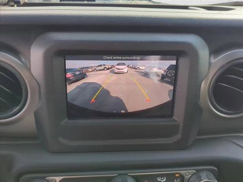 Used 2023 Jeep Wrangler Sport image 17