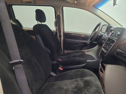 Used 2015 Dodge Grand Caravan American Value Package image 21