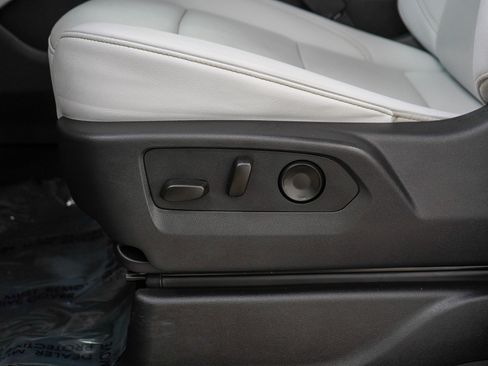 Used 2025 Chevrolet Tahoe Premier AWD/4WD image 24