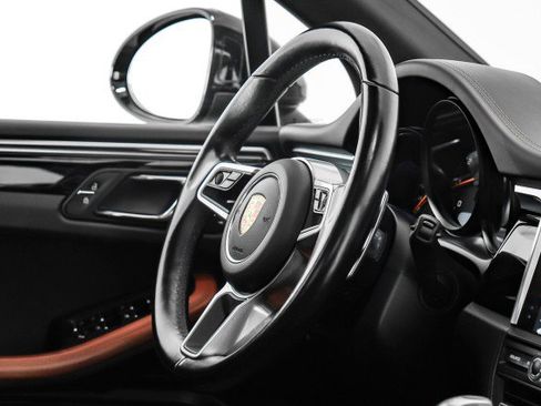 Used 2021 Porsche Macan image 11