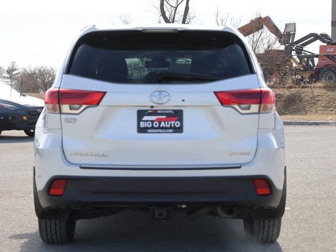 Used 2018 Toyota Highlander SE image 10