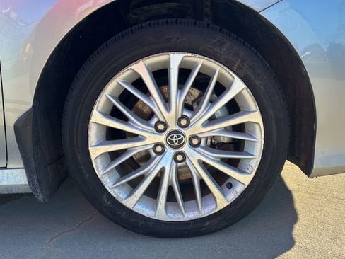 Used 2020 Toyota Camry XLE image 11