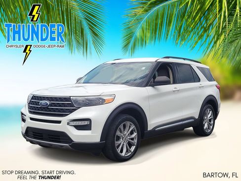 Used 2020 Ford Explorer XLT w/ Equipment Group 202A RWD image 2