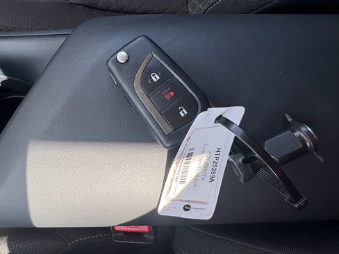 Used 2021 Toyota C-HR LE image 29