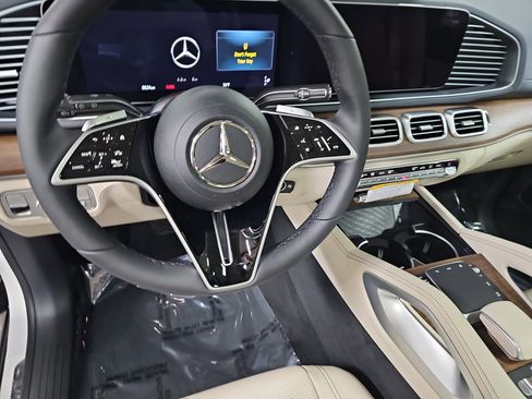 New 2026 Mercedes-Benz GLS 450 4MATIC image 18