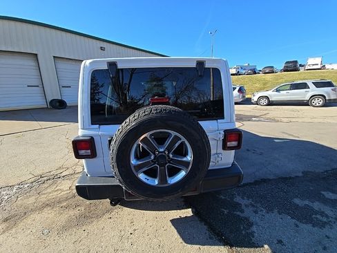 Used 2018 Jeep Wrangler Unlimited Sahara image 6