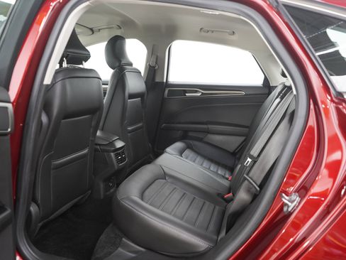 Used 2015 Ford Fusion SE w/ Equipment Group 202A FWD image 16