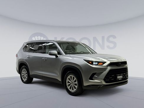 Used 2025 Toyota Grand Highlander AWD image 14