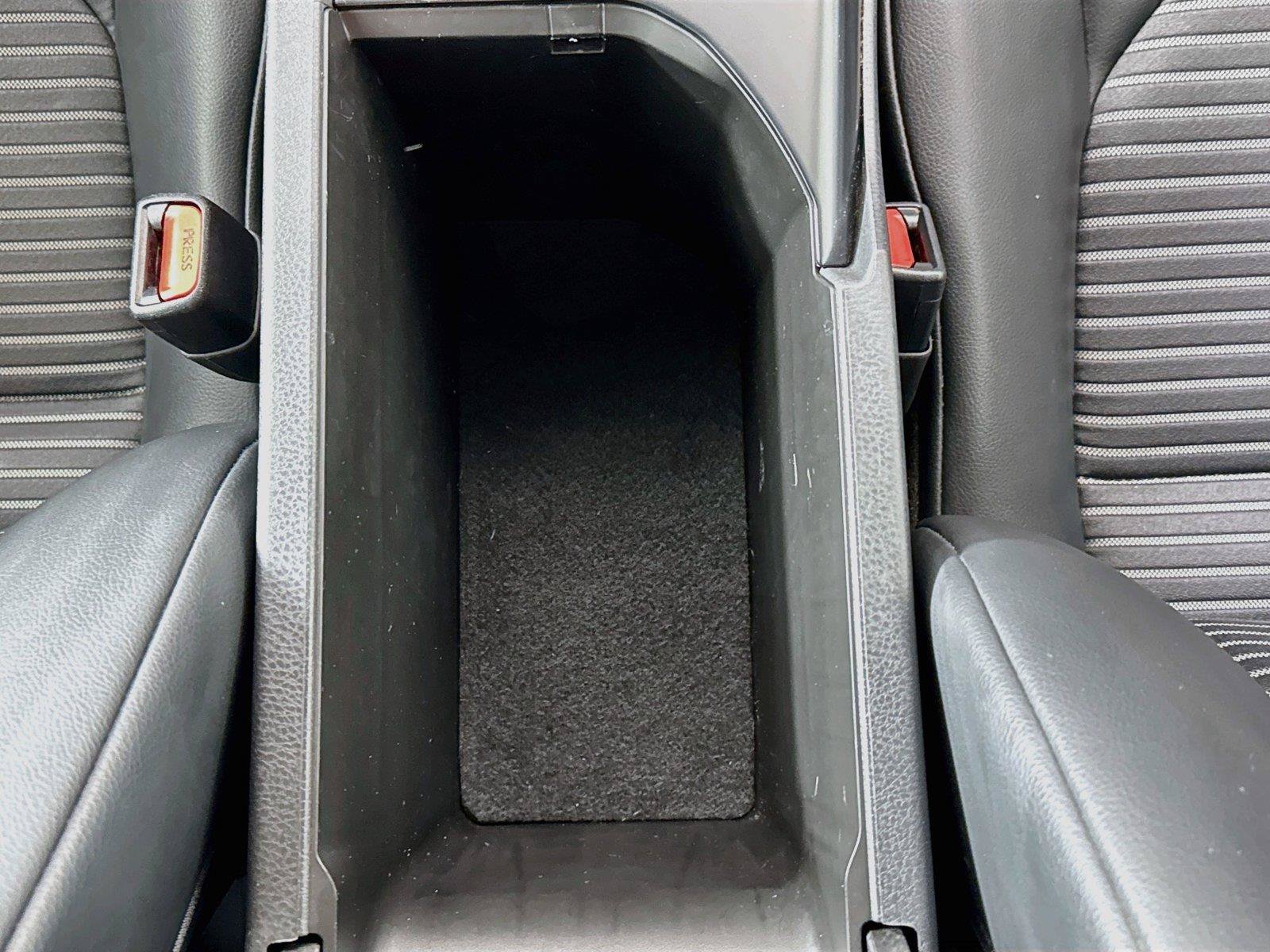 Used 2019 Toyota Camry SE w/ Convenience Package FWD image 31